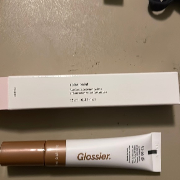 Glossier bronzer - Picture 1 of 6